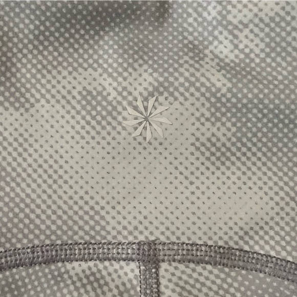 Athleta Ultimate Stash Pocket Printed Capri leggings tights white gray XS - Picture 8 of 12
